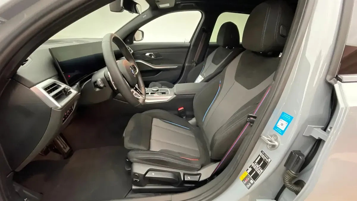 Gebraucht BMW 330e Efficient Dynamics 292 PS (214 kW) 2025 M brooklyn grau metallic Kombi