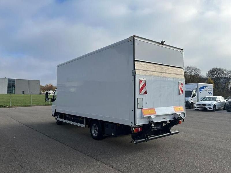 Gebraucht Mitsubishi Canter 175 PS (128 kW) 2022 Grün Van
