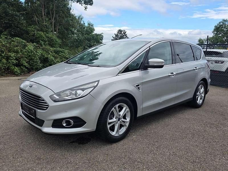 Polarsilber metallic Gebraucht 2016 Ford S-MAX Titanium Van / Kleinbus | 7.290 € (Superpreis) - Bild 1/4
