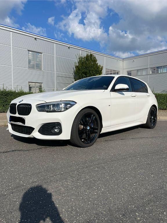 Weiß Gebraucht 2018 BMW 120 M Sport Kleinwagen | 19.990 € (Guter Preis) - Bild 1/4