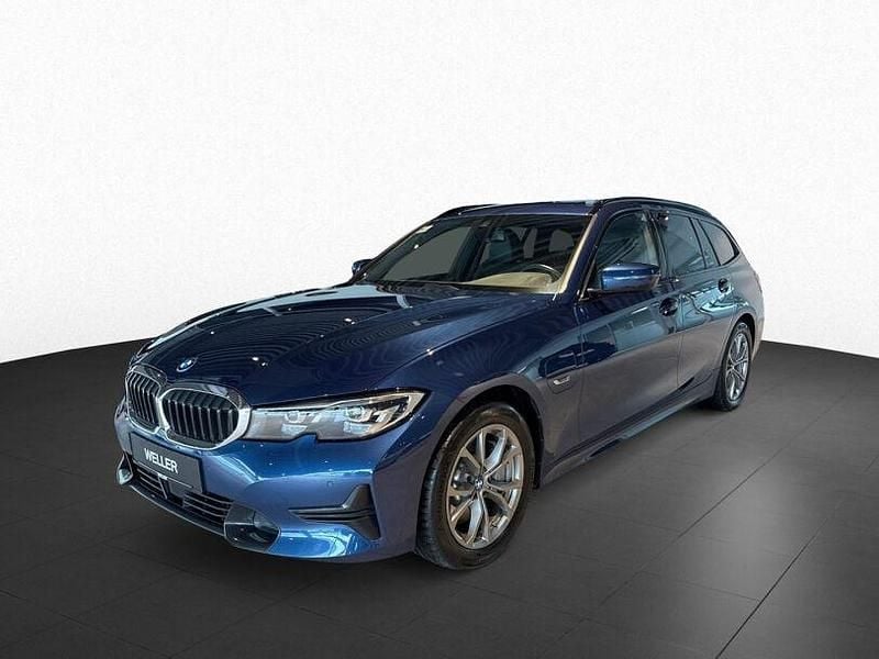 Gebraucht BMW 330e Comfort Edition 184 PS (135 kW) 2022 Phytonicblau (blau) Kombi