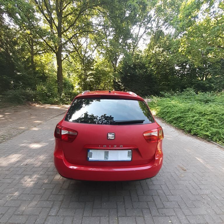 Rot Gebraucht 2011 Seat Ibiza Style Limousine | 1.990 € (Guter Preis) - Bild 1/4