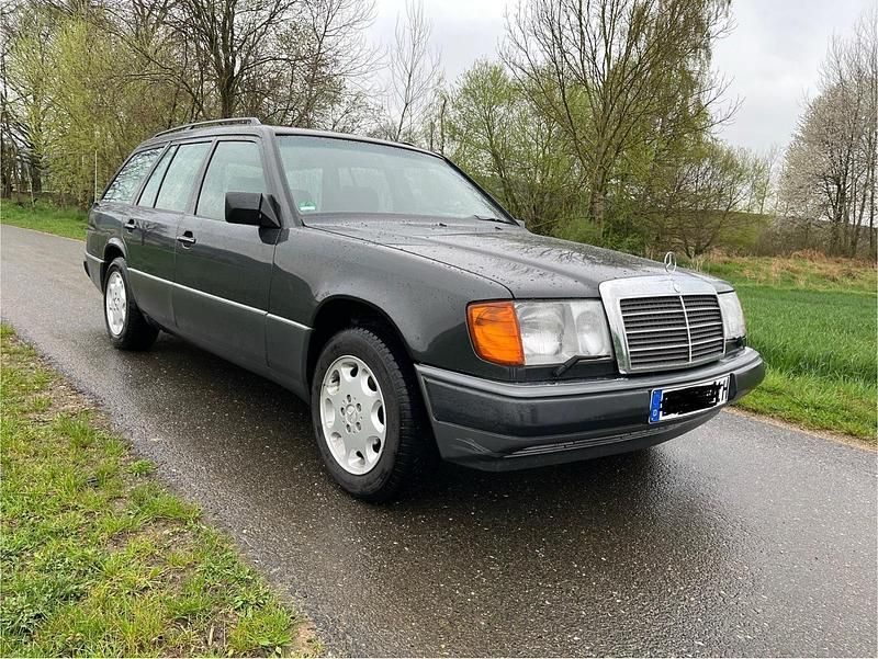 Schwarz Gebraucht 1991 Mercedes E250 Kombi | 5.500 € - Bild 1/4