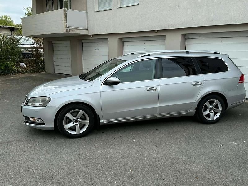 Gebraucht VW Passat 140 PS (102 kW) 2011 Grau Kombi