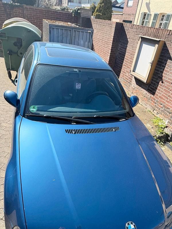 Gebraucht BMW 325 192 PS (141 kW) 2002 Blau Kleinwagen