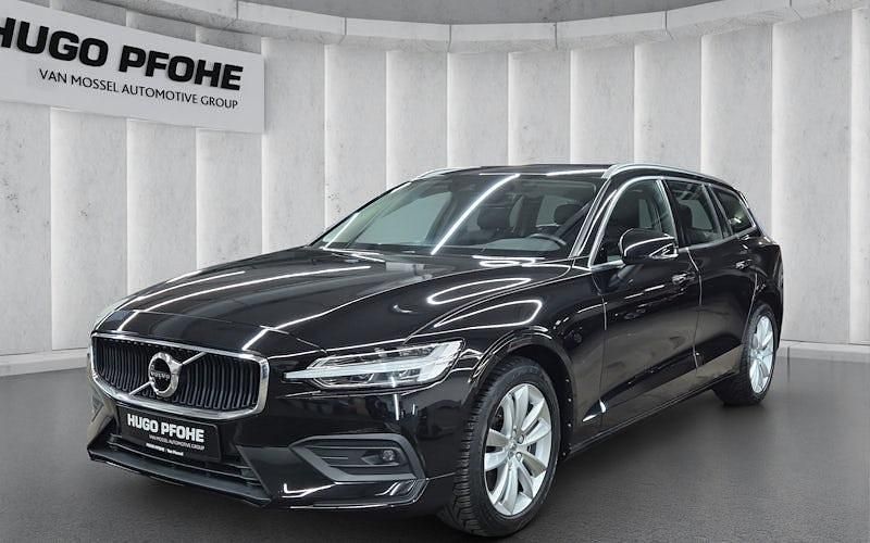 Gebraucht Volvo V60 Momentum 163 PS (119 kW) 2020 Schwarz Kombi