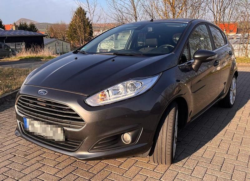 Gebraucht Ford Fiesta Titanium 95 PS (69 kW) 2017 Grau Limousine