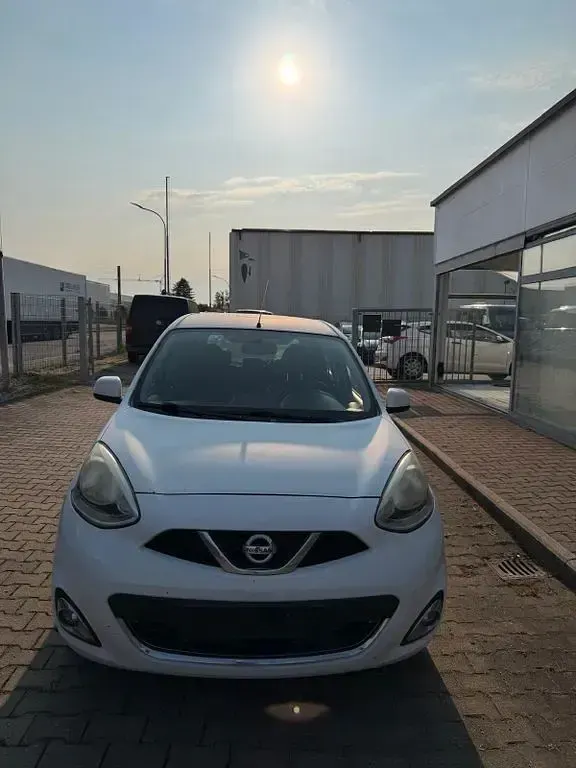 Gebraucht Nissan Micra Acenta 80 PS (58 kW) 2016 Weiß Kleinwagen