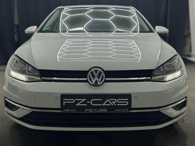 Gebraucht VW Golf VII 116 PS (85 kW) 2019 Weiß Limousine
