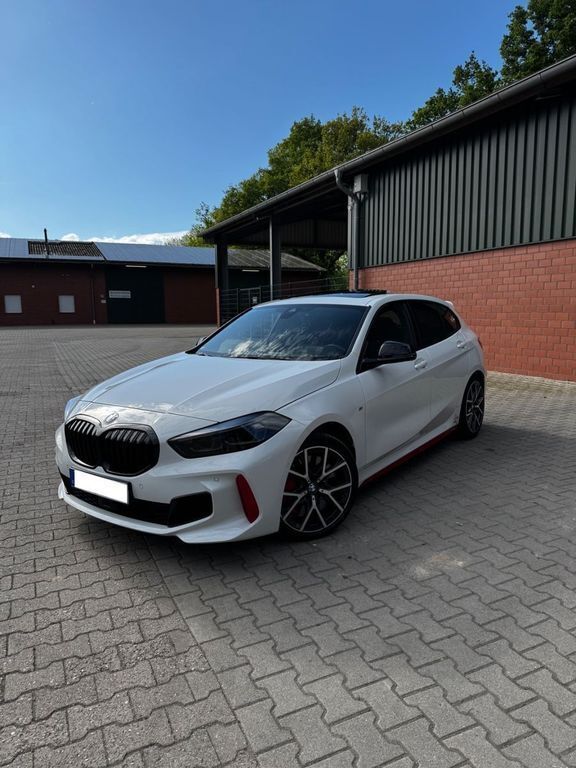 Weiß Gebraucht 2021 BMW 128 Shadowline Limousine | 30.499 € (Fairer Preis) - Bild 1/4