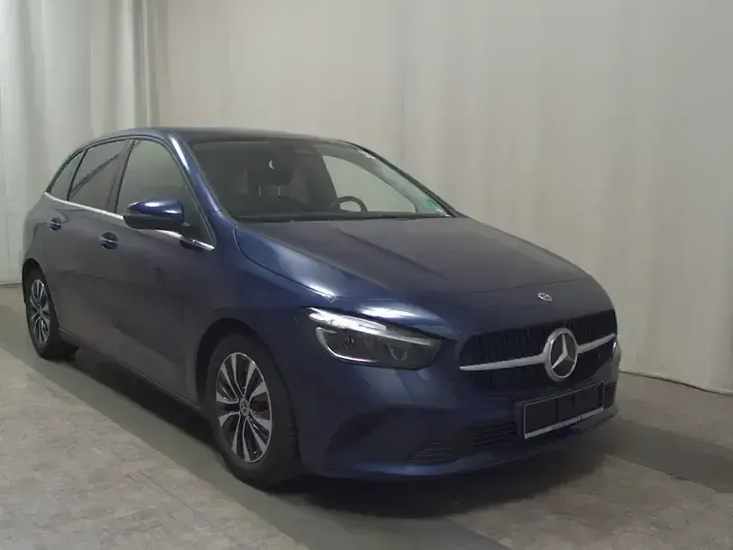 Gebraucht Mercedes B200 150 PS (110 kW) 2023 Blau Van / Kleinbus