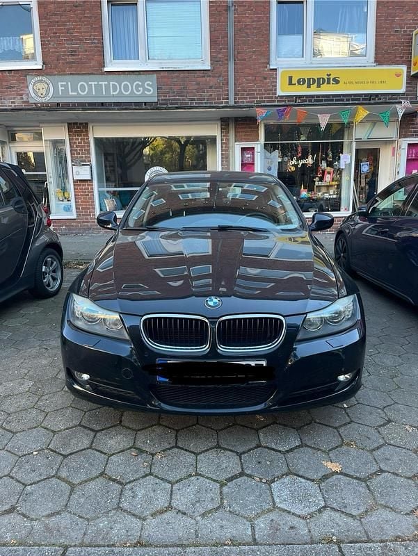 Schwarz Gebraucht 2011 BMW 320 Limousine | 6.600 € (Guter Preis) - Bild 1/4