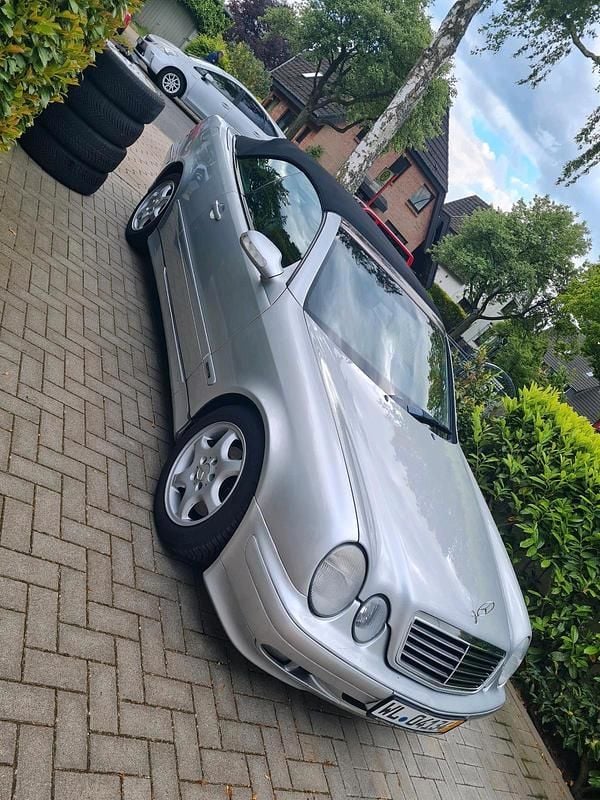 Silber Gebraucht 2002 Mercedes CLK200 Cabrio | 3.600 € - Bild 1/4