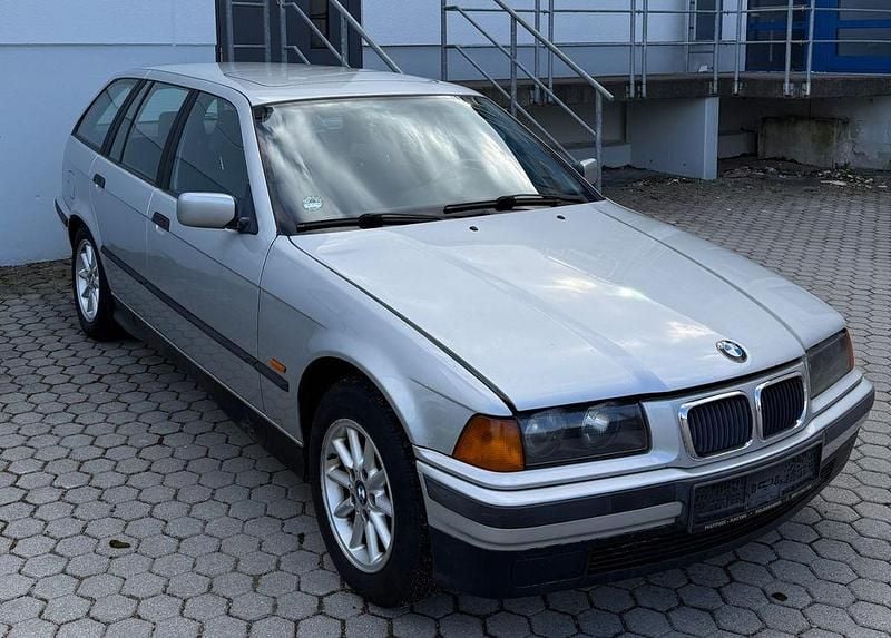 Gebraucht BMW 316 Basis 102 PS (75 kW) 1998 Silber Kombi