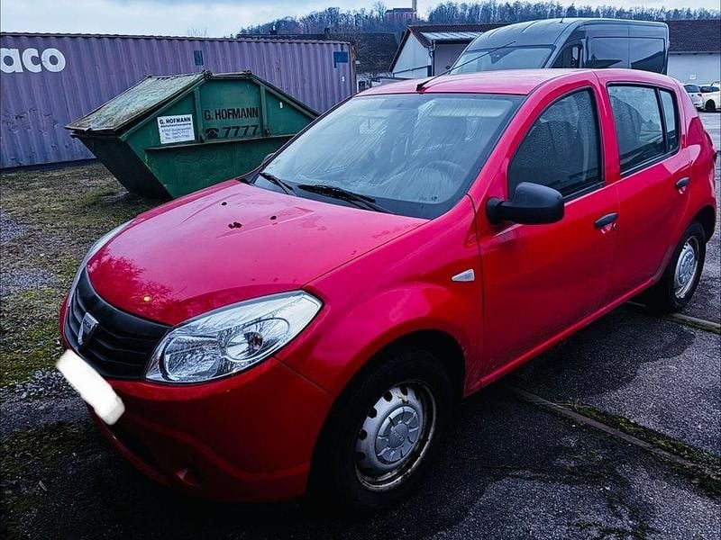 Rot Gebraucht 2009 Dacia Sandero Limousine | 700 € (Superpreis) - Bild 1/2