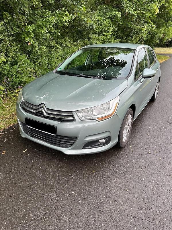 Grün Gebraucht 2011 Citroën C4 Limousine | 5.500 € (Teuer) - Bild 1/4