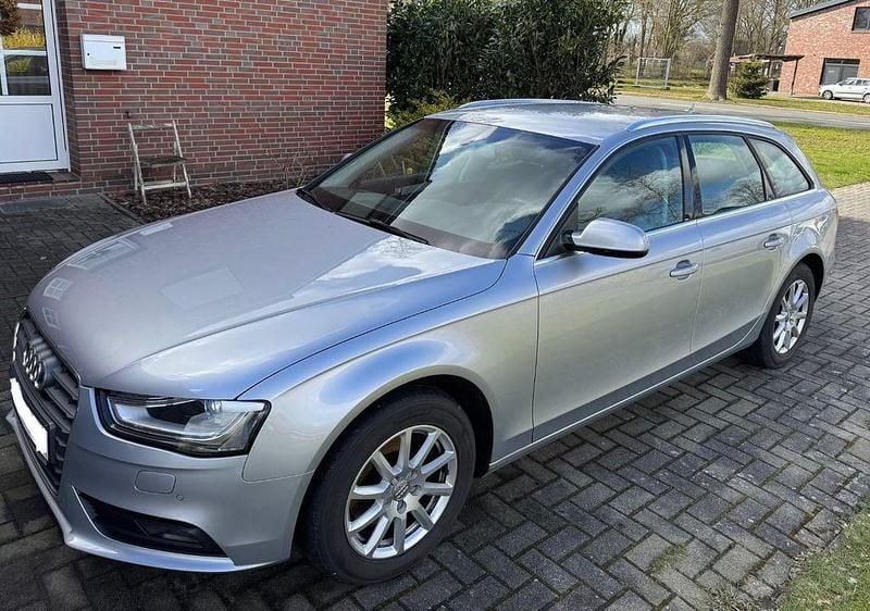 Gebraucht Audi A4 Attraction 150 PS (110 kW) 2015 Silber Limousine