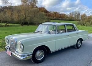 Gebraucht Mercedes 220 95 PS (69 kW) 1964 Beige Limousine