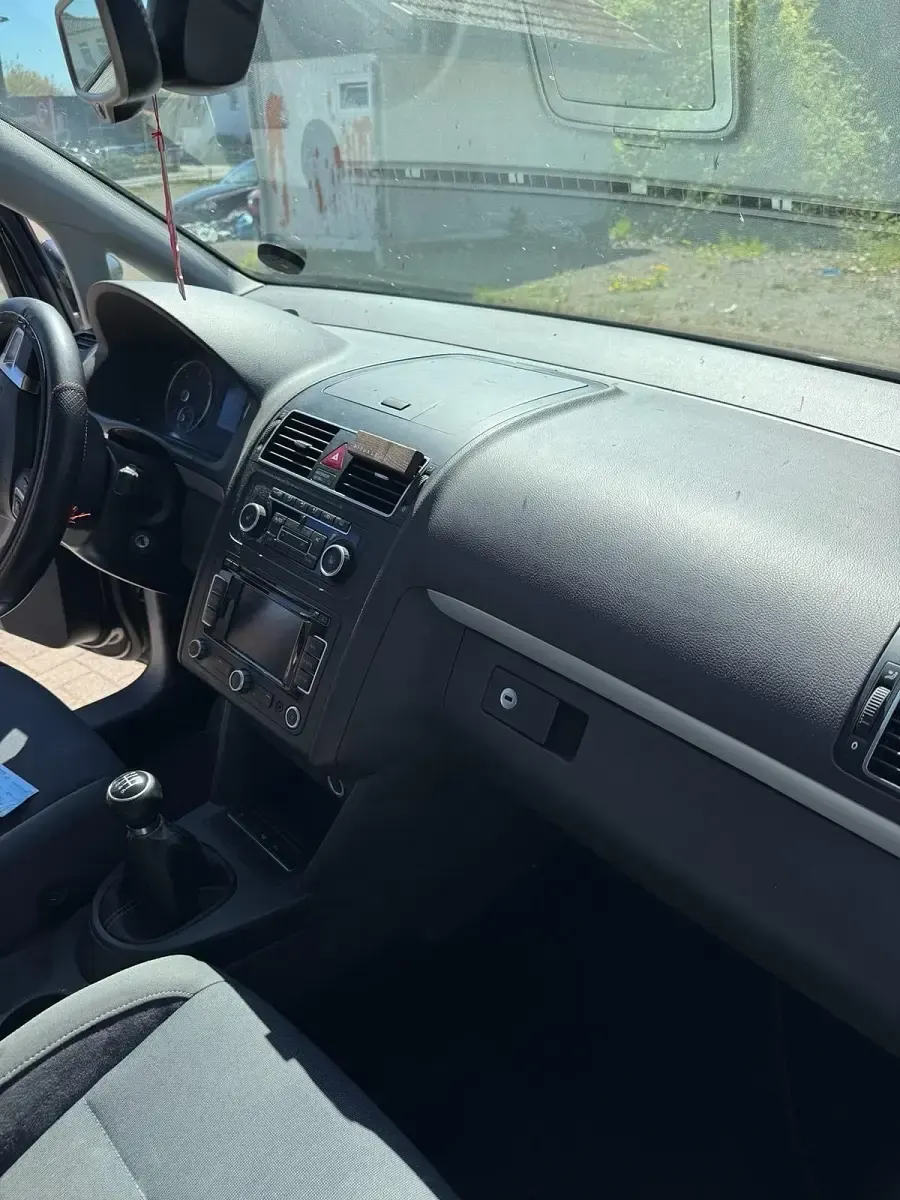 Gebraucht VW Touran 105 PS (77 kW) 2012 Schwarz Van / Kleinbus