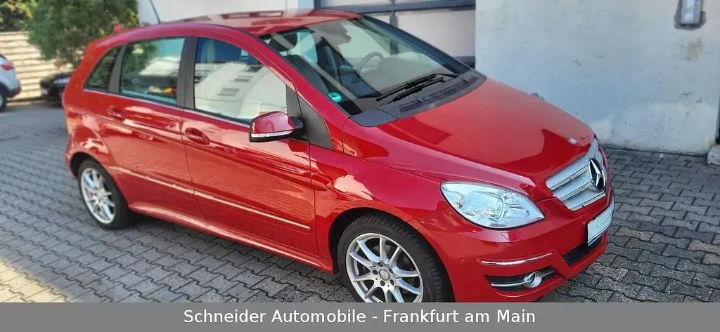 Gebraucht Mercedes B200 136 PS (100 kW) 2010 Rot Van / Kleinbus