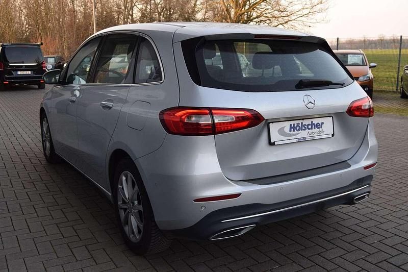 Gebraucht Mercedes B180 136 PS (100 kW) 2019 Silber Van / Kleinbus