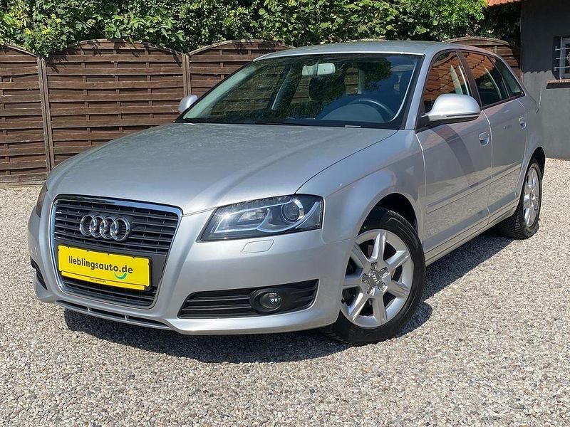Eissilber metallic Gebraucht 2010 Audi A3 Ambiente Limousine | 9.490 € (Teuer) - Bild 1/4