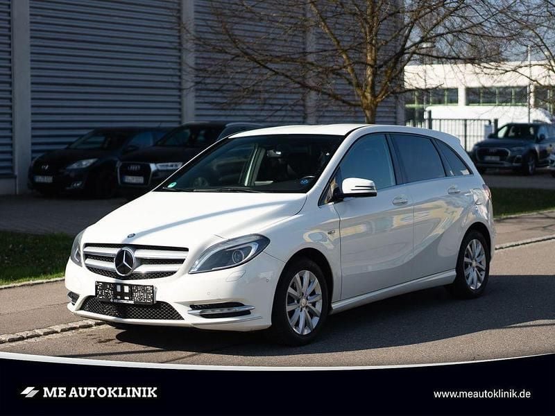 Gebraucht Mercedes B200 156 PS (114 kW) 2012 Weiß Van / Kleinbus