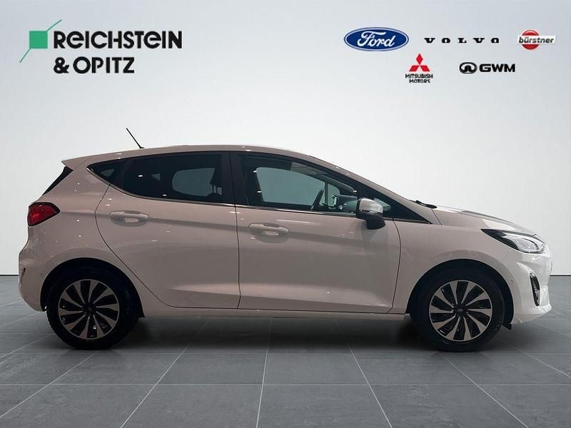 Gebraucht Ford Fiesta Titanium 125 PS (91 kW) 2022 Frost weiß Kleinwagen