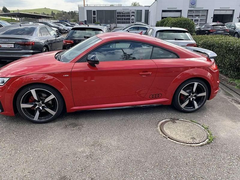 Gebraucht Audi TT Competition 197 PS (144 kW) 2022 Rot Coupé