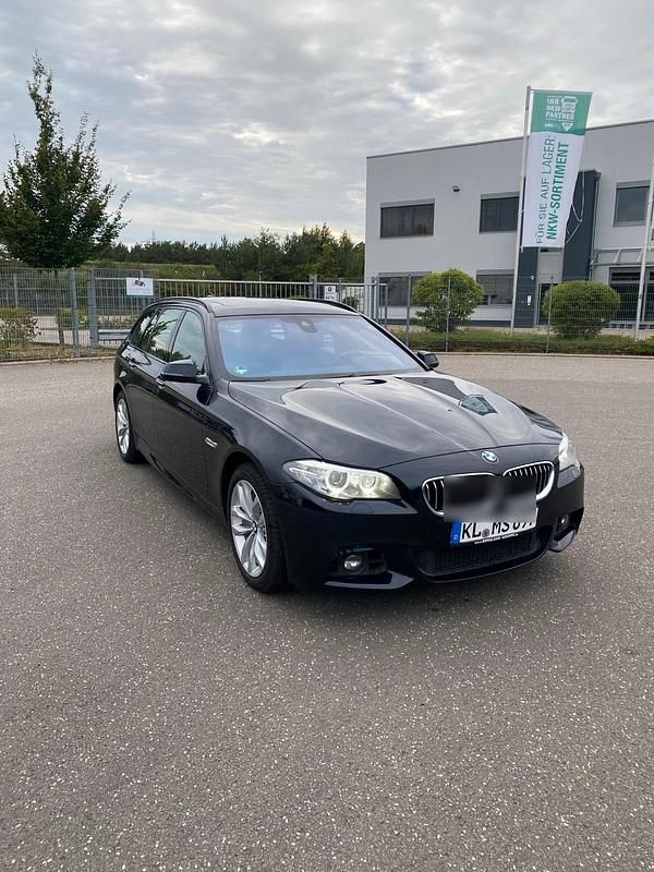 Schwarz Gebraucht 2015 BMW 535 Comfort Edition Kombi | 18.999 € (Fairer Preis) - Bild 1/4