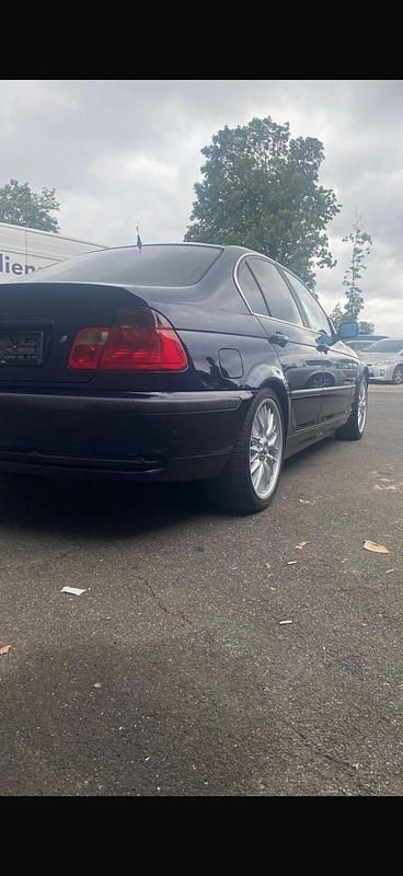 Gebraucht BMW 320 Basis 150 PS (110 kW) 1998 Blau Limousine