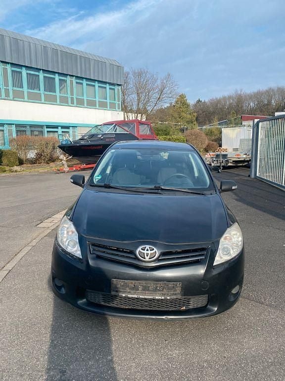 Schwarz Gebraucht 2011 Toyota Auris Basis Limousine | 3.999 € (Teuer) - Bild 1/4