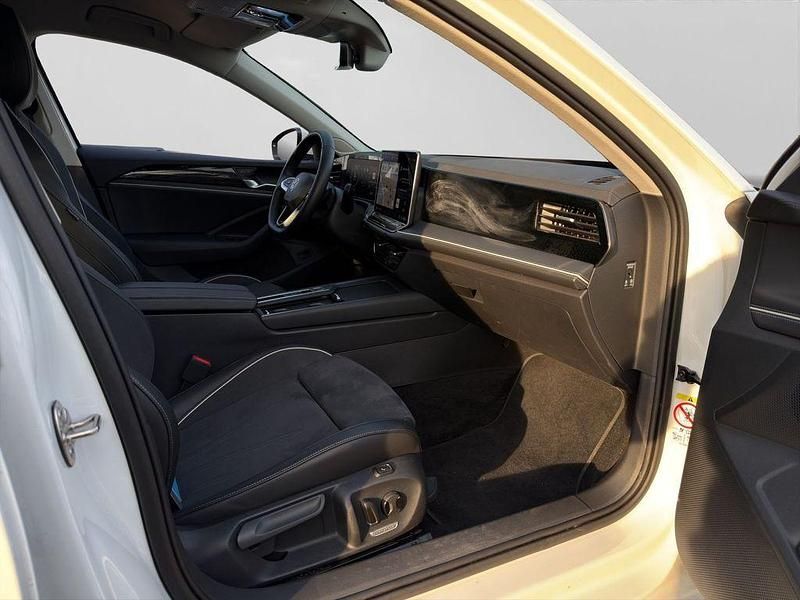 Gebraucht VW Passat Business 204 PS (150 kW) 2025 Weiß Kombi