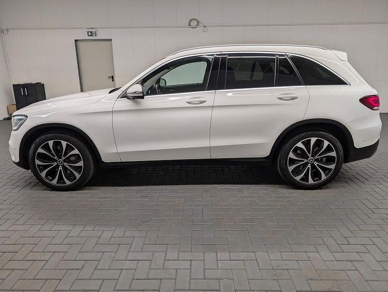 Gebraucht Mercedes GLC300 258 PS (189 kW) 2020 Polarweiss  uni SUV