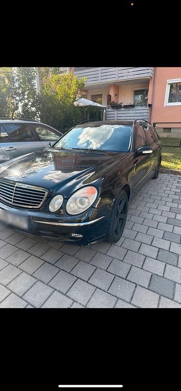 Schwarz Gebraucht 2003 Mercedes E200 Kombi | 950 € (Superpreis) - Bild 1/4