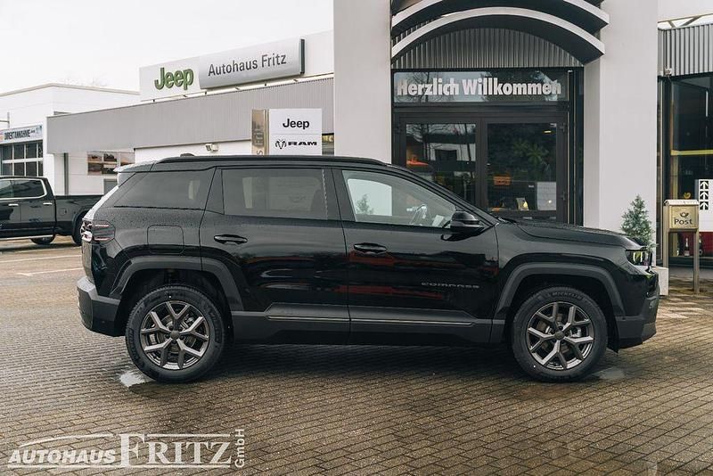 Neu Jeep Compass 145 PS (106 kW) 2026 Schwarz SUV
