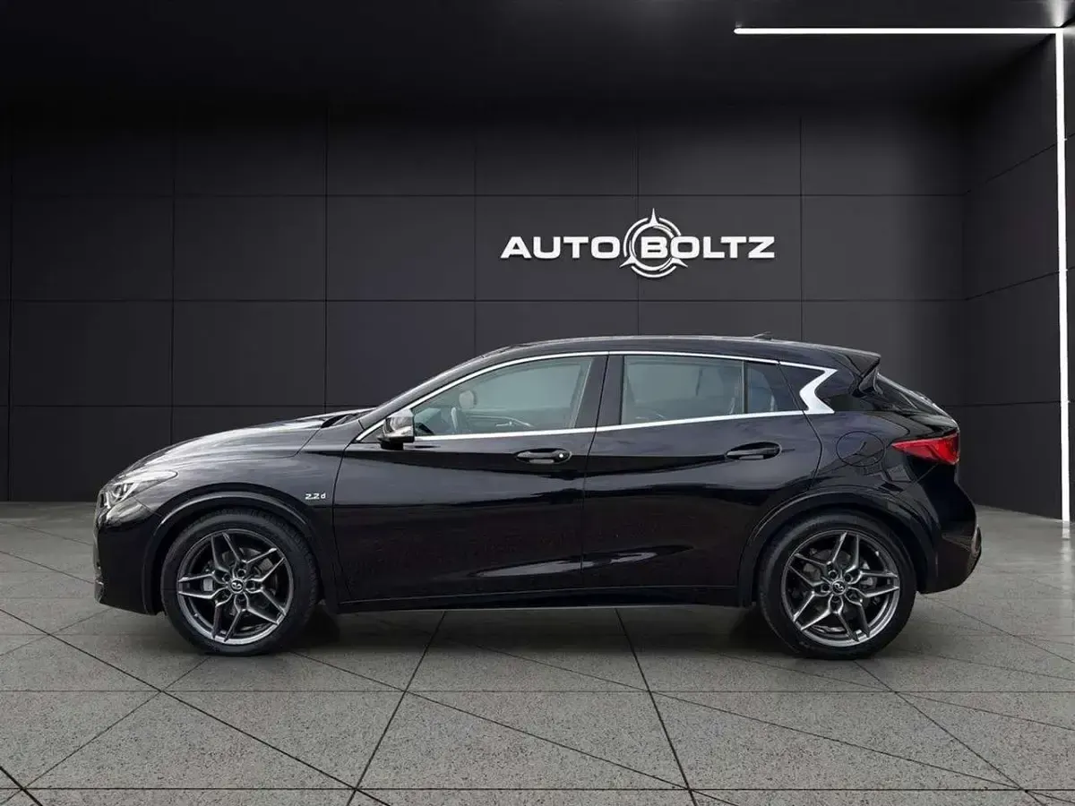 Gebraucht Infiniti Q30 Premium 170 PS (125 kW) 2016 Schwarz Limousine