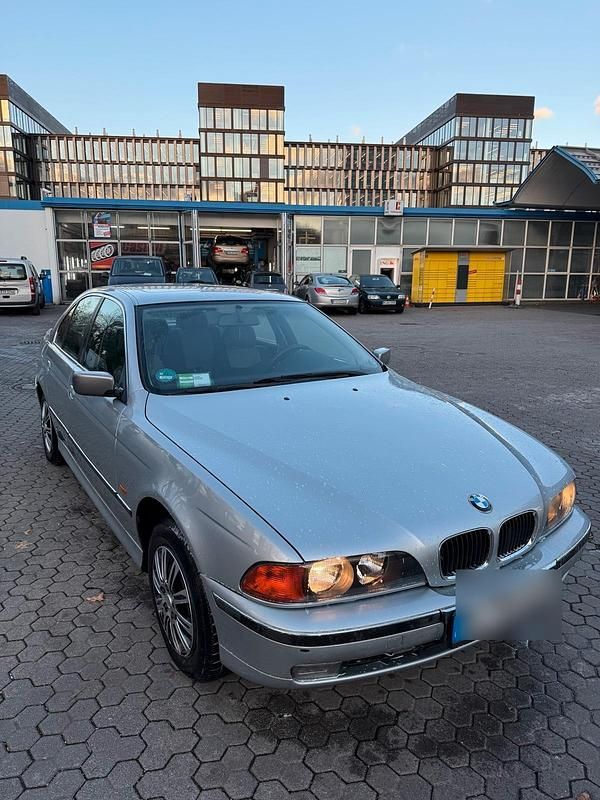 Grau Gebraucht 1997 BMW 523 Limousine | 4.000 € (Fairer Preis) - Bild 1/4