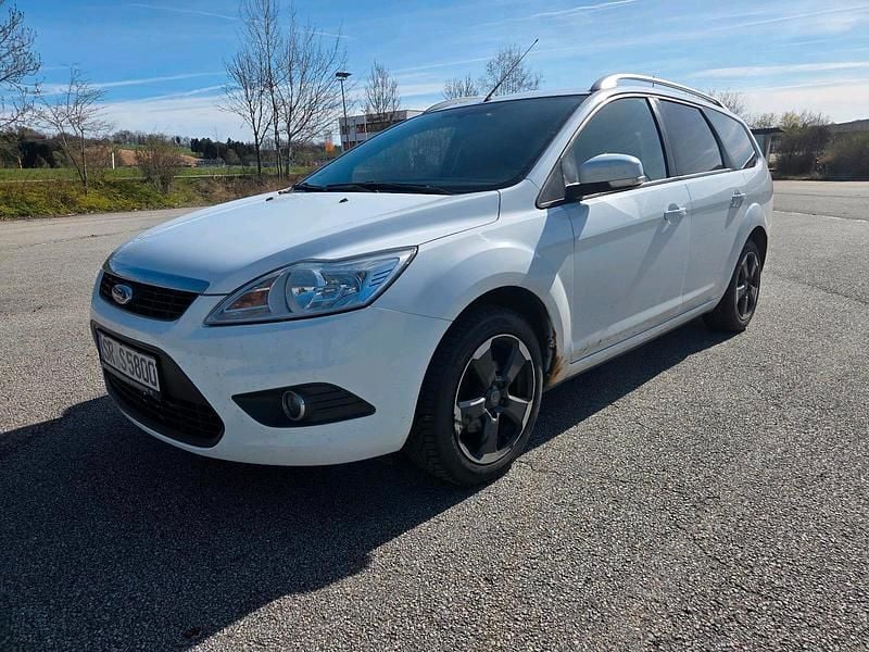 Gebraucht Ford Focus 125 PS (91 kW) 2010 Weiß Kombi