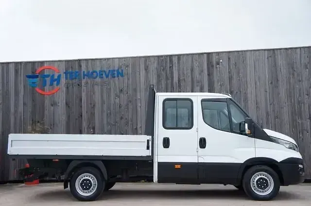 Second-hand Iveco 35.12 116 CP (85 kW) 2017 Alb Van