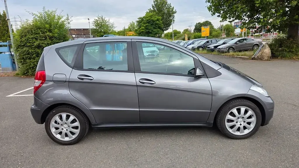 Gebraucht Mercedes A180 116 PS (85 kW) 2012 Grau Kleinwagen