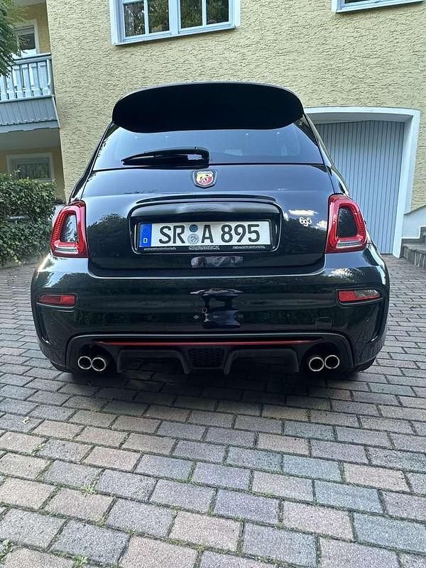 Gebraucht Abarth 695 179 PS (131 kW) 2023 Schwarz Kleinwagen