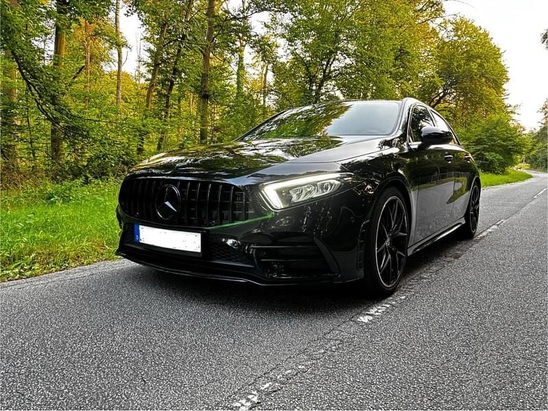 Schwarz Gebraucht 2020 Mercedes A200 AMG line Kleinwagen | 25.500 € (Fairer Preis) - Bild 1/4