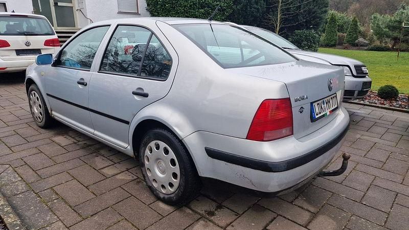 Gebraucht VW Bora Trendline 101 PS (74 kW) 1998 Silber Limousine