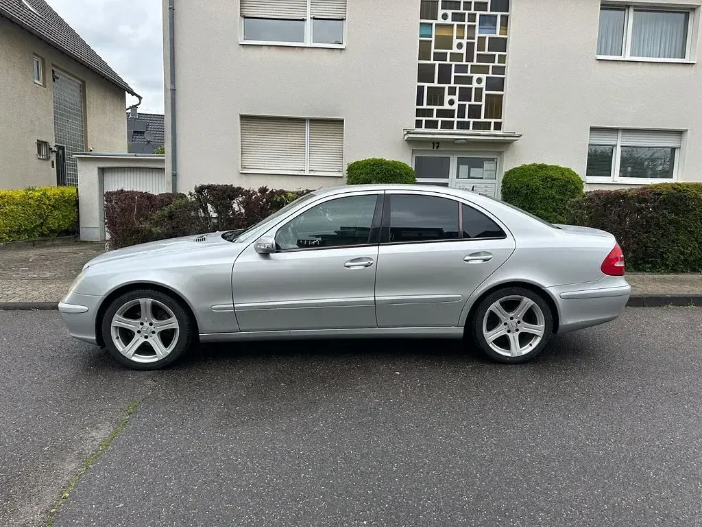 Gebraucht Mercedes E220 Elegance 150 PS (110 kW) 2005 Grau Limousine