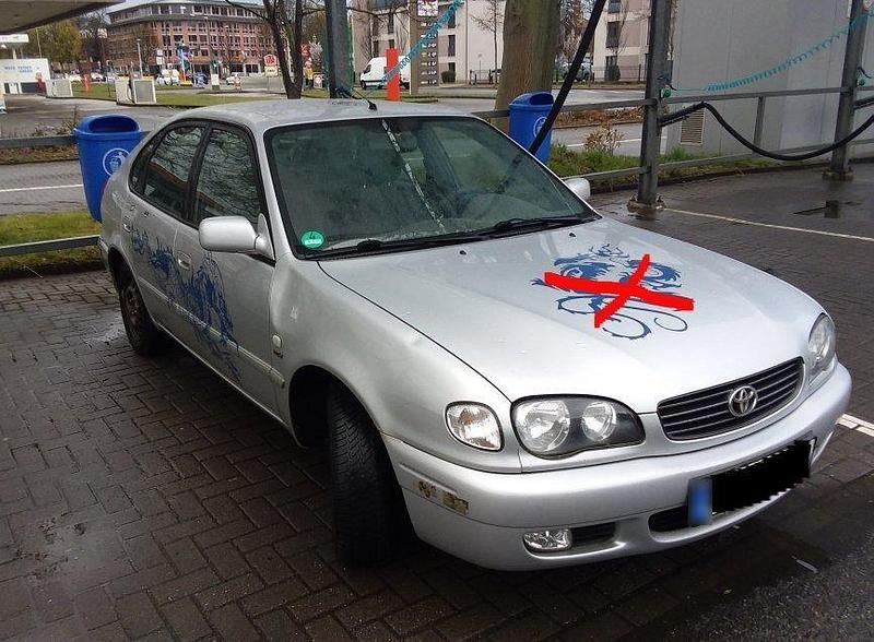 Gebraucht Toyota Corolla 97 PS (71 kW) 2001 Silber Kleinwagen