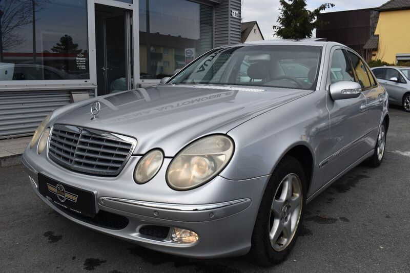 Silber Gebraucht 2004 Mercedes E200 Elegance Limousine | 3.990 € (Guter Preis) - Bild 1/4