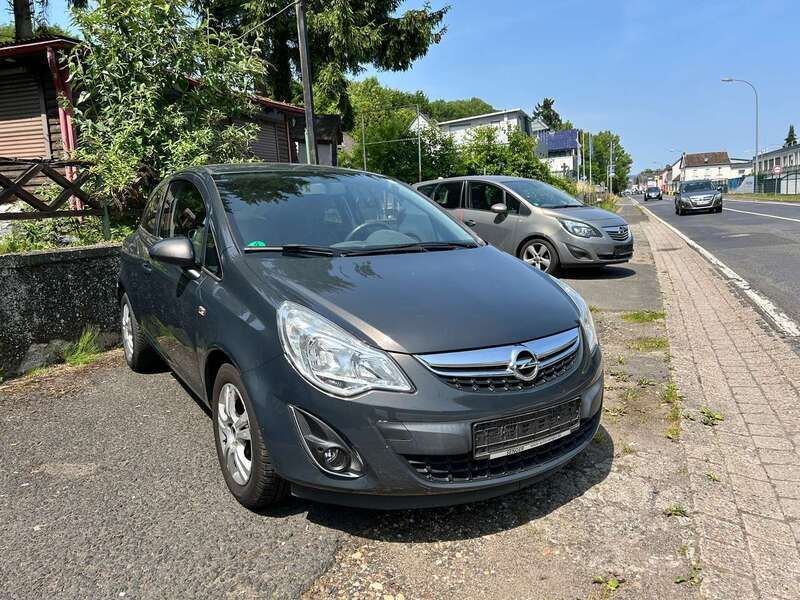 Plat.anthr./rogrey/0j:silbergr Gebraucht 2013 Opel Corsa Active Kleinwagen | 5.299 € (Fairer Preis) - Bild 1/4