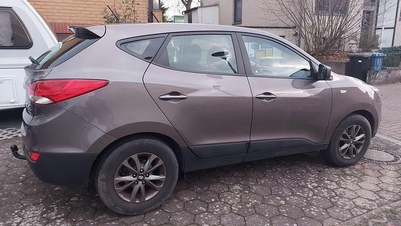 Braun Gebraucht 2014 Hyundai ix35 Trend SUV | 8.200 € (Etwas zu teuer) - Bild 1/4