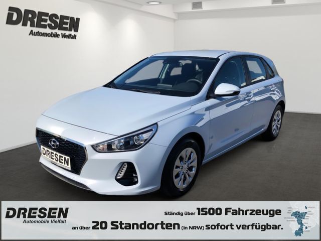 Silber Gebraucht 2018 Hyundai i30 Select Limousine | 13.590 € (Guter Preis) - Bild 1/4